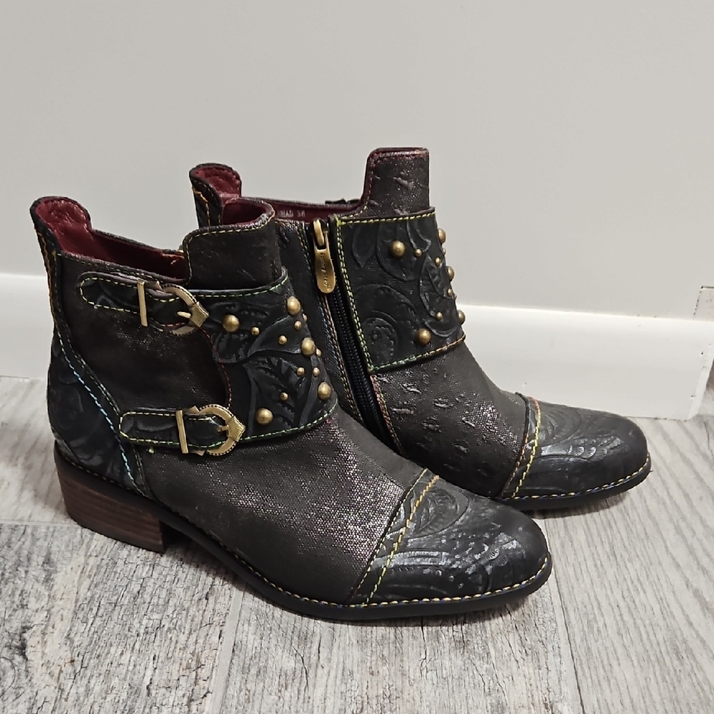 L'Artiste Black and Gray Ankle Boots with Gold Details